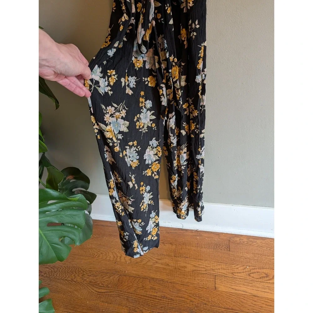 American Eagle Kimono Jumper Black Floral Viscose Sz Med Hook-Eye Front Wide Leg